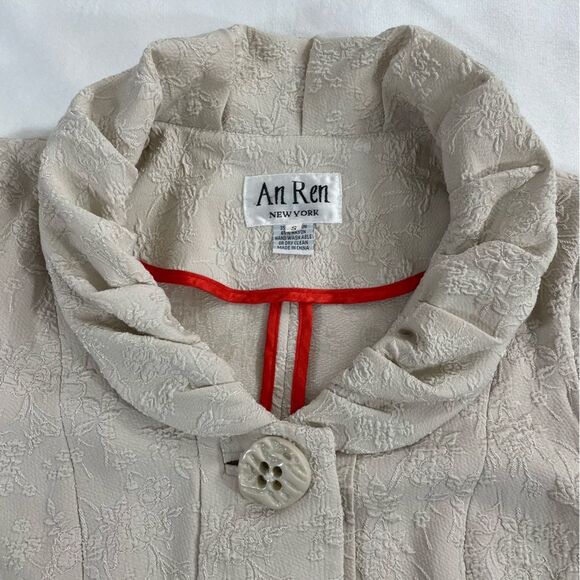 An Ren New York Small 3 Large Button Short Sleeve Blazer - Khaki - Ruffled - Picture 3 of 13